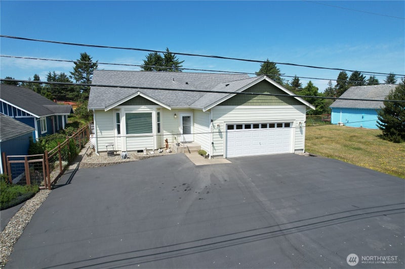 393 Canal Drive NE