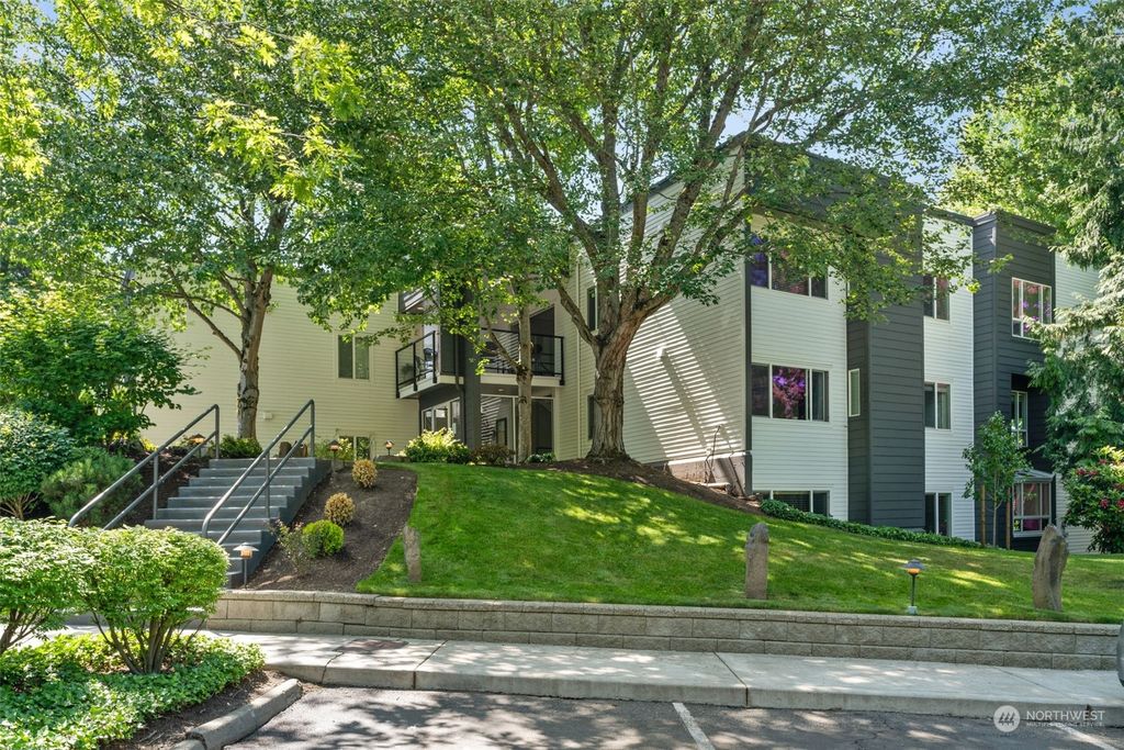 Photo of 408 2nd Avenue S #203, Kirkland, WA 98033 (MLS # 2130091)