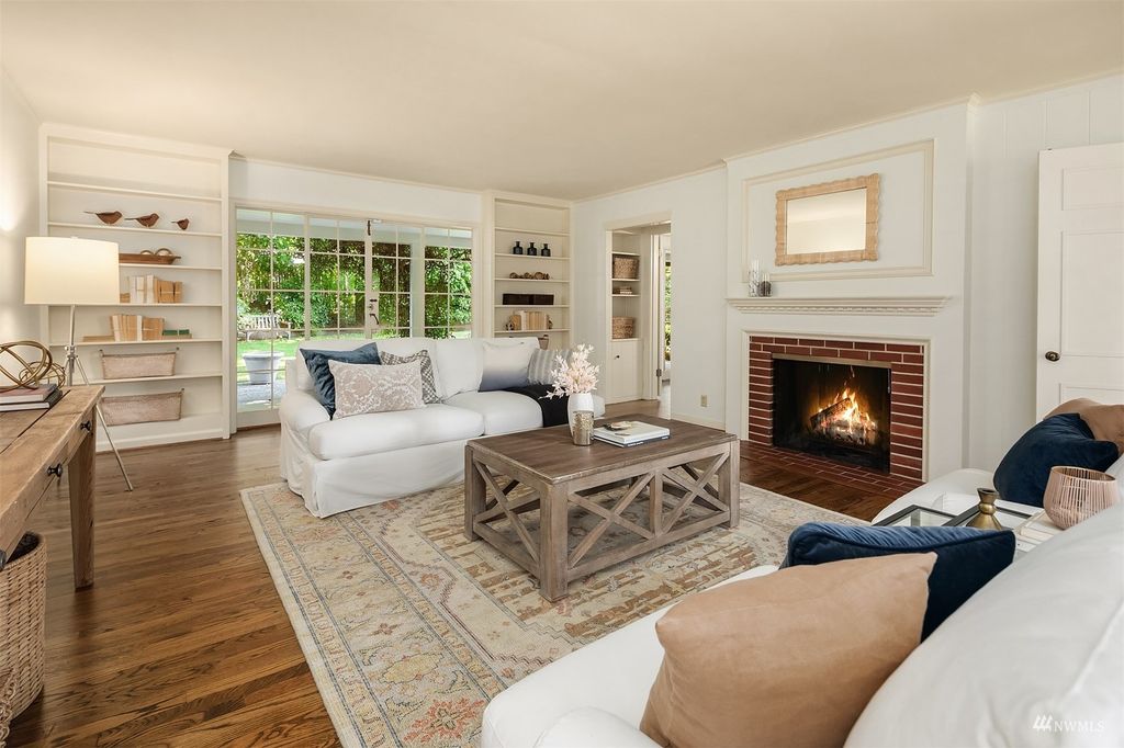 Photo of 6560 NE Windermere Road, Seattle, WA 98105 (MLS # 1977515)