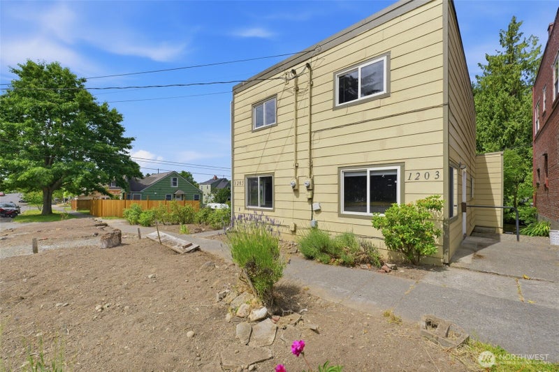 1205 N 11th Street
