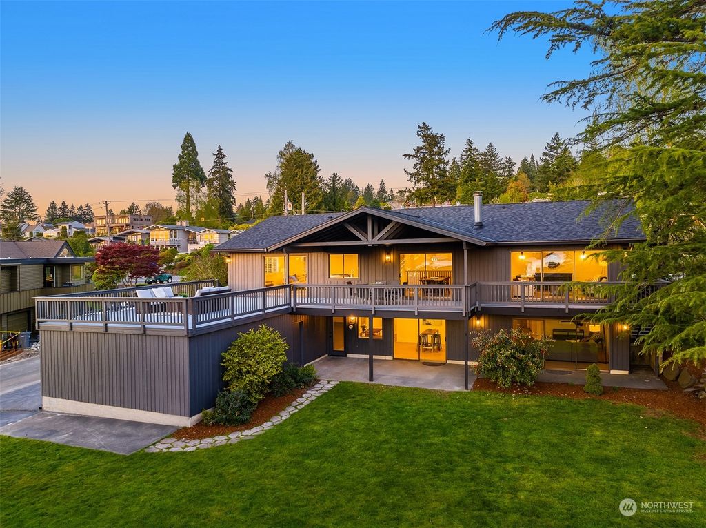 Photo of 18507 Normandy Terrace SW, Normandy Park, WA 98166 (MLS # 2076278)