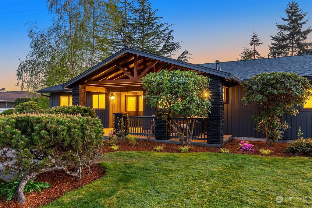 Photo of 18507 Normandy Terrace SW, Normandy Park, WA 98166 (MLS # 2076278)