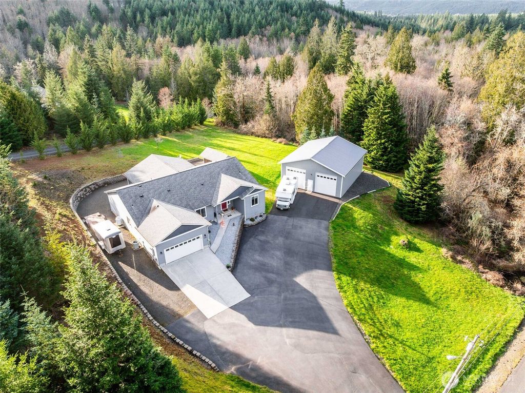 Photo of 946 Paine Road, Castle Rock, WA 98611 (MLS # 2498044)