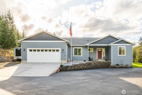 Photo of 946 Paine Road, Castle Rock, WA 98611 (MLS # 2498044)