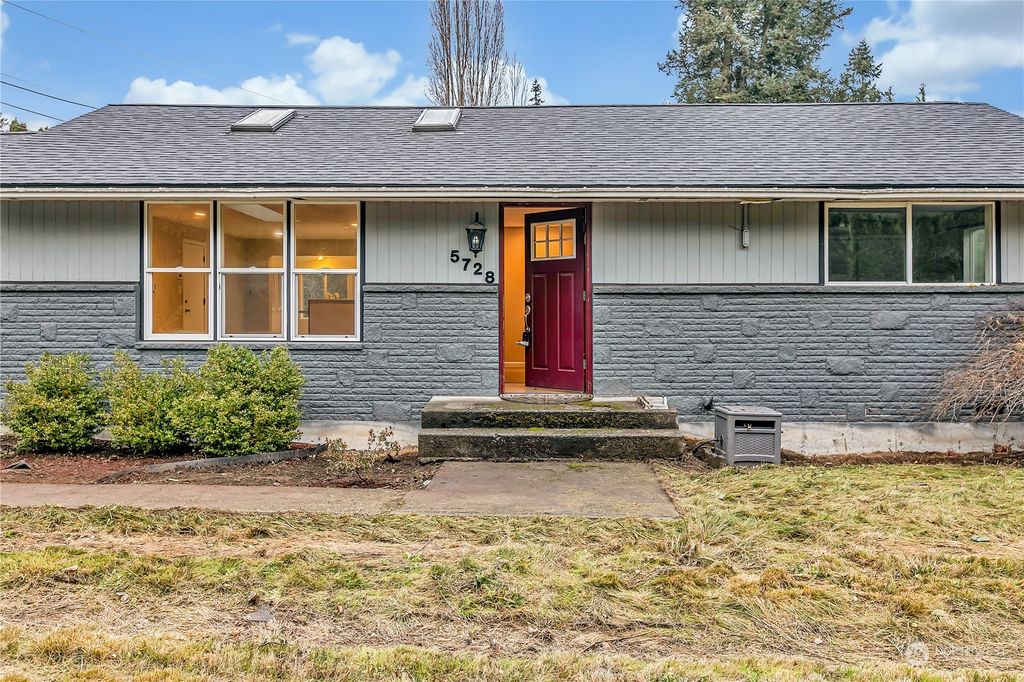 Photo of 5728 Grove Street, Marysville, WA 98270 (MLS # 2313463)