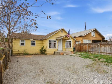 Photo of 2436 Chatham Hill Drive, Wenatchee, WA 98801 (MLS # 2515700)