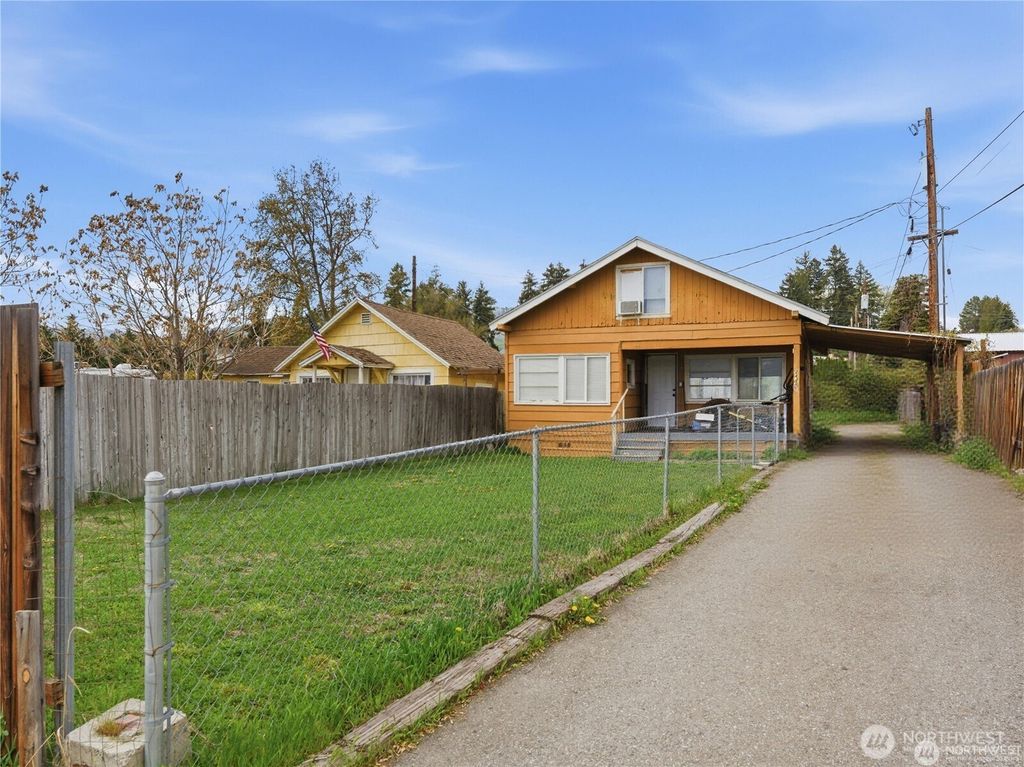 Photo of 2436 Chatham Hill Drive, Wenatchee, WA 98801 (MLS # 2515700)