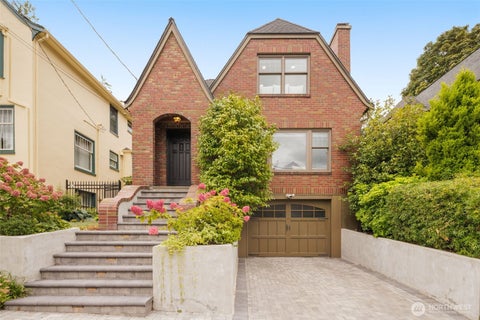Photo of 319 Smith Place, Seattle, WA 98109 (MLS # 2579737)