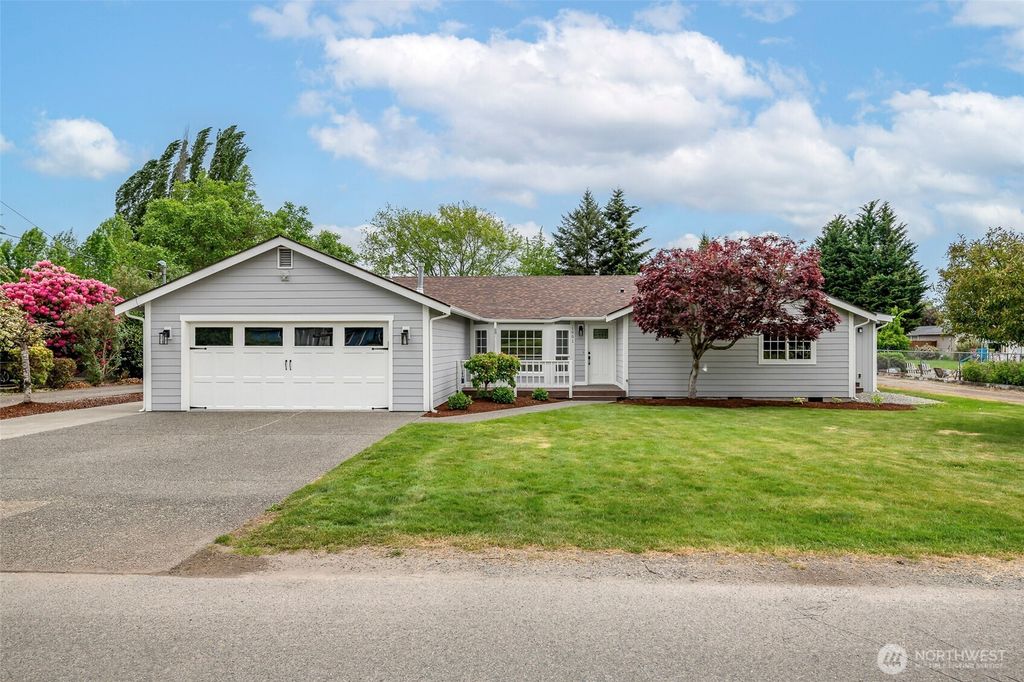 Photo of 1901 12th Avenue SE, Puyallup, WA 98372 (MLS # 2516269)