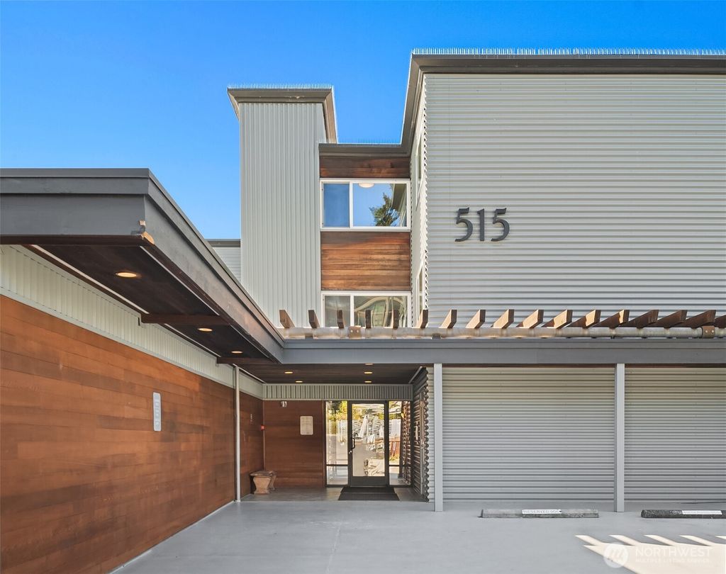 Photo of 515 Lake Street S #205, Kirkland, WA 98033 (MLS # 2392497)