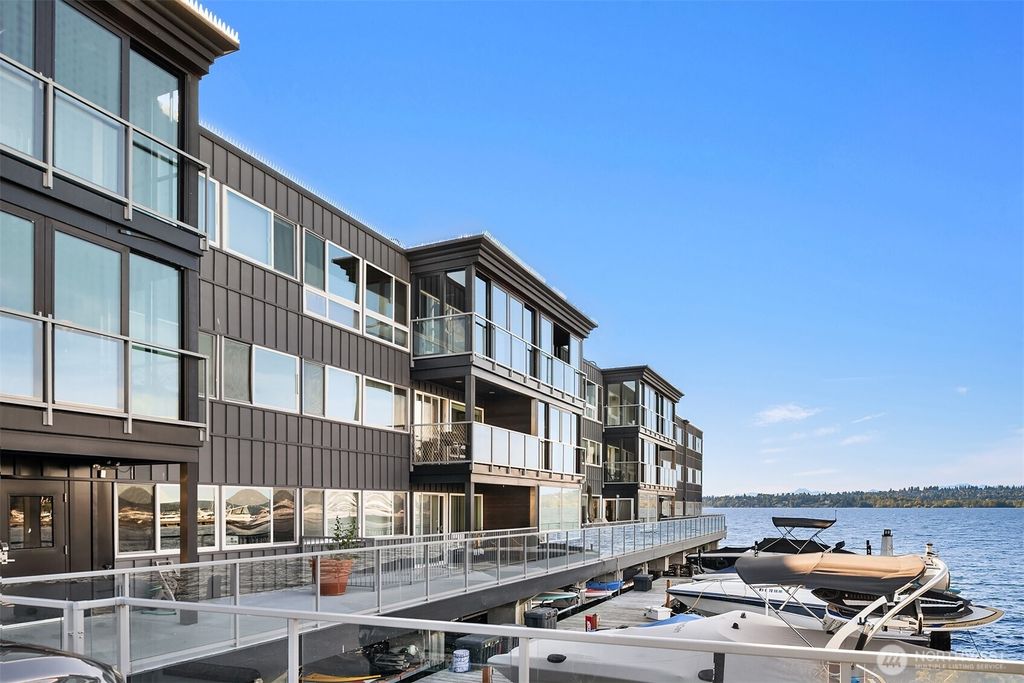 Photo of 515 Lake Street S #205, Kirkland, WA 98033 (MLS # 2392497)