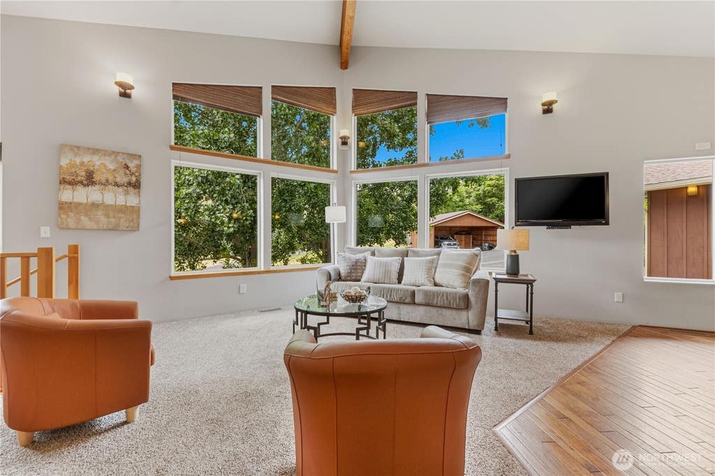 Photo of 1246 Pitcher Canyon RD, Wenatchee, WA 98801 (MLS # 2538309)