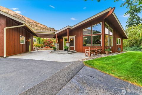 Photo of 1246 Pitcher Canyon RD, Wenatchee, WA 98801 (MLS # 2538309)
