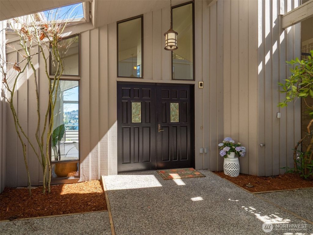 Photo of 4408 E Mercer Way, Mercer Island, WA 98040 (MLS # 2504096)