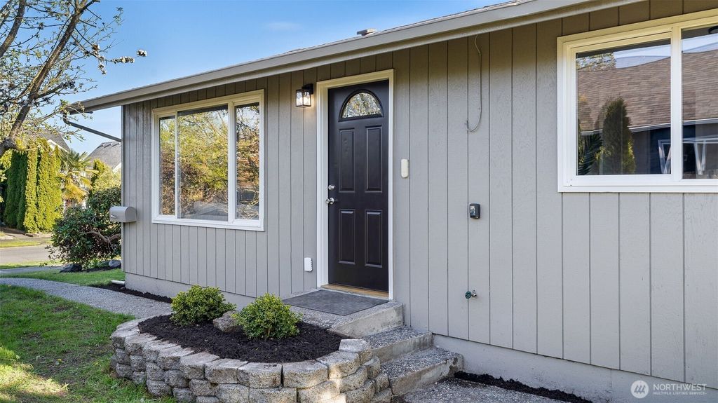 Photo of 2520 Chestnut Street, Everett, WA 98201 (MLS # 2505514)