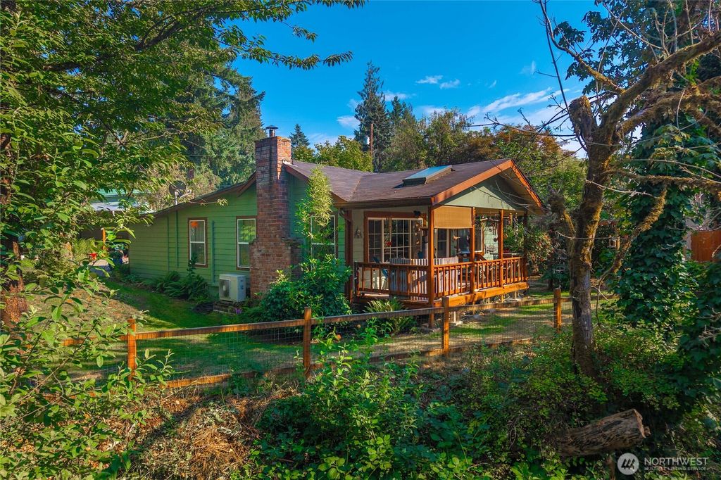 Photo of 23711 Dorre Don Way SE, Maple Valley, WA 98038 (MLS # 2490286)