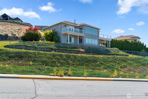 Photo of 1809 Briarwood Place, East Wenatchee, WA 98802 (MLS # 2379865)