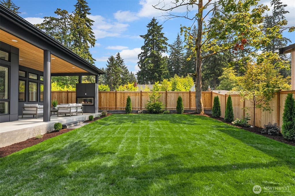 Photo of 7925 NE 124th Street, Kirkland, WA 98034 (MLS # 2565139)