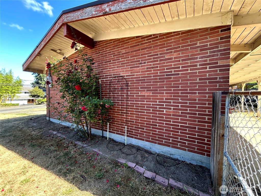 Photo of 627 SW Normandy Road, Normandy Park, WA 98166 (MLS # 2430981)