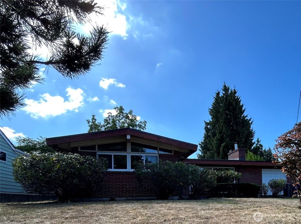 Photo of 627 SW Normandy Road, Normandy Park, WA 98166 (MLS # 2430981)