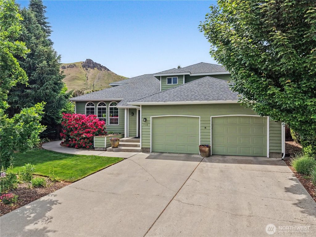 Photo of 718 Kriewald Court, Wenatchee, WA 98801 (MLS # 2526601)