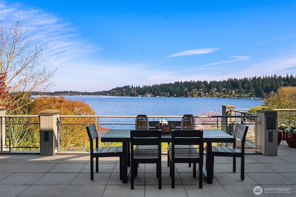 Photo of 9626 SE 34th Street, Mercer Island, WA 98040 (MLS # 2504581)