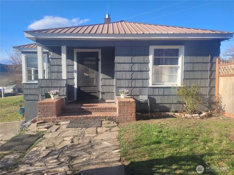Photo of 109 Antwine Avenue S, Tonasket, WA 98855 (MLS # 2502198)