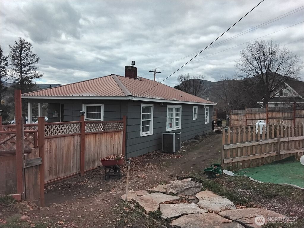 Photo of 109 Antwine Avenue S, Tonasket, WA 98855 (MLS # 2502198)