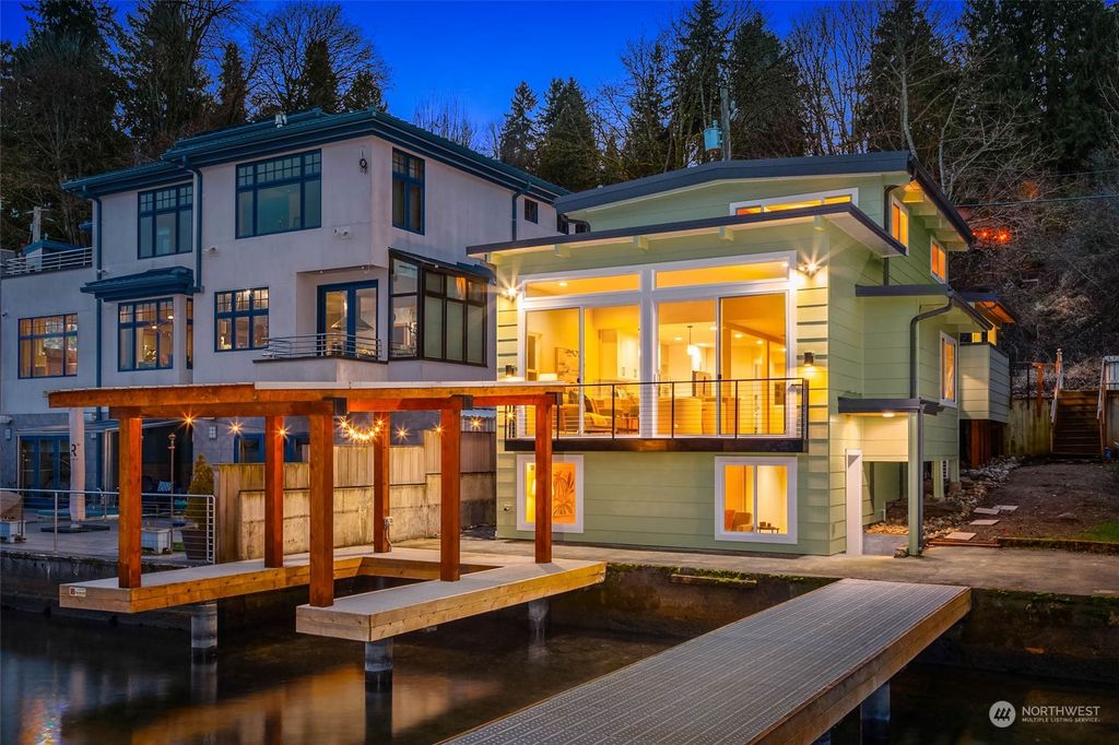 Photo of 11764 Riviera Place NE, Seattle, WA 98125 (MLS # 2187995)