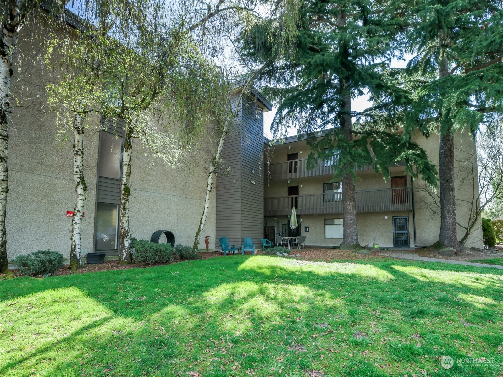 2550 Thorndyke Avenue W 404
