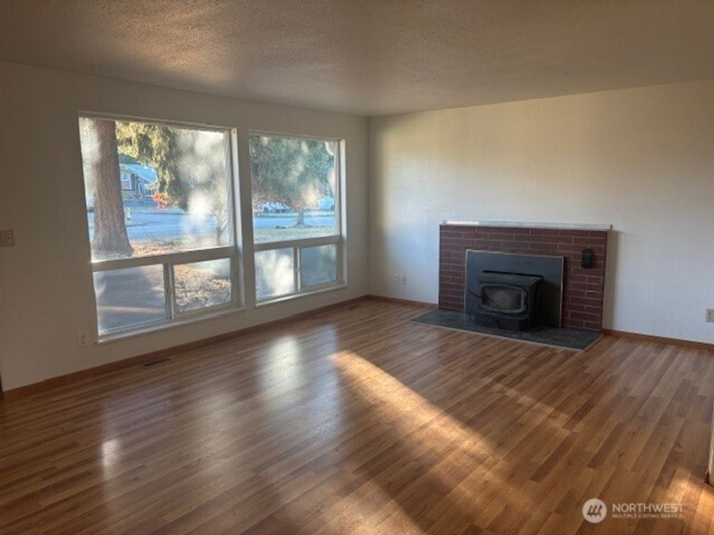 Photo of 2025 Hemlock Street SE, Auburn, WA 98092 (MLS # 2445554)