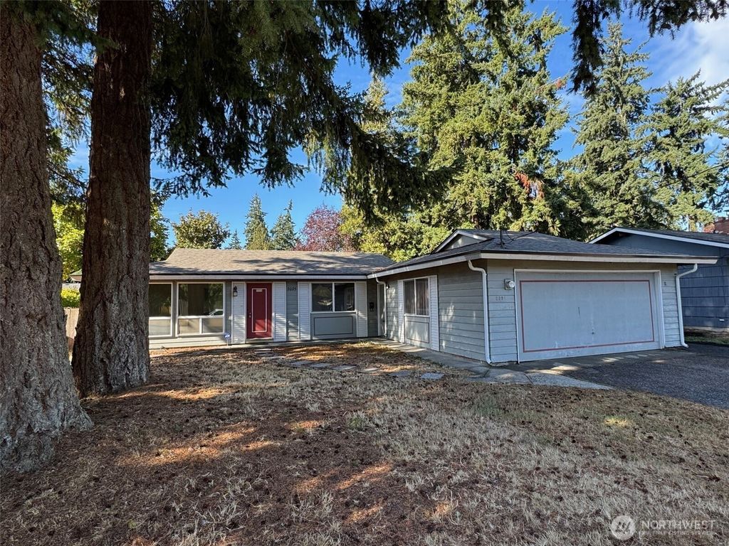 Photo of 2025 Hemlock Street SE, Auburn, WA 98092 (MLS # 2445554)