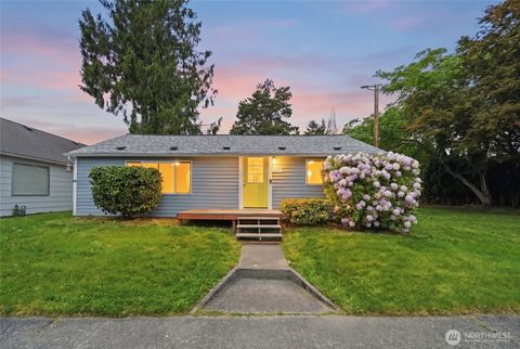 Photo of 207 Cedar Avenue, Sultan, WA 98294 (MLS # 2526896)