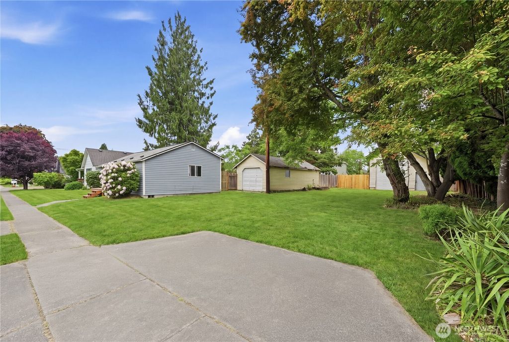 Photo of 207 Cedar Avenue, Sultan, WA 98294 (MLS # 2526896)