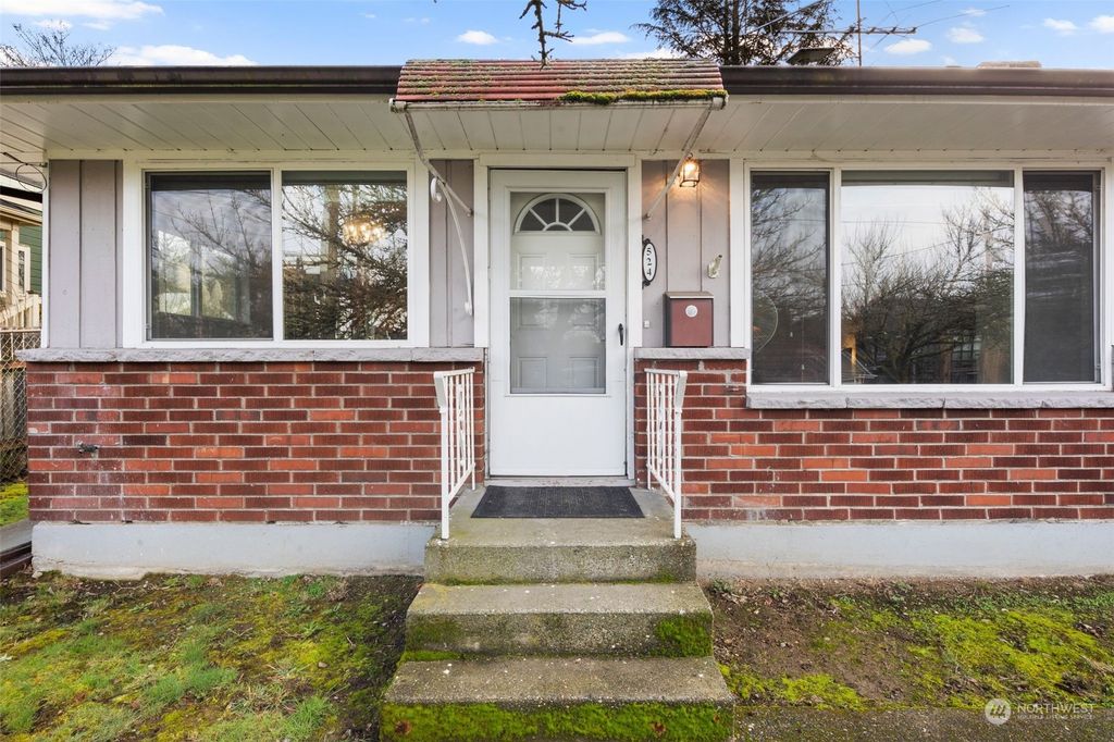 Photo of 524 Martin Luther King Jr Way S, Seattle, WA 98144 (MLS # 2330332)