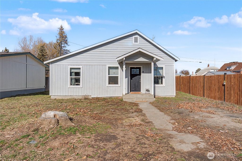 Photo of 307 W Glover St, Harrington, WA 99134 (MLS # 2488775)