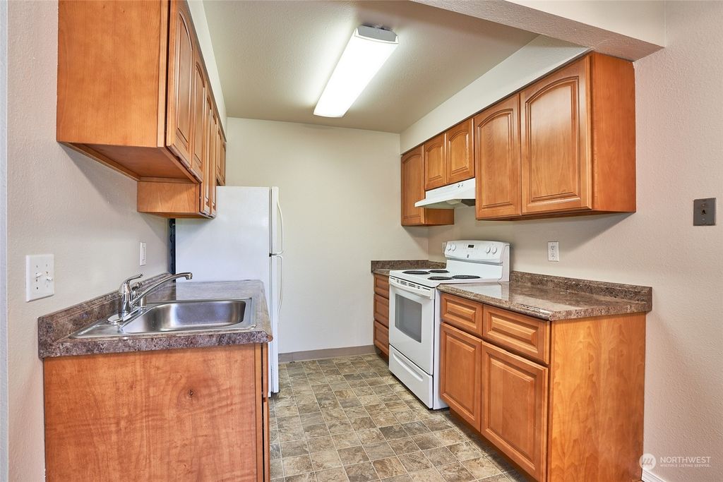 Photo of 4826 S 187th PL Pl #D106, SeaTac, WA 98188 (MLS # 2256225)