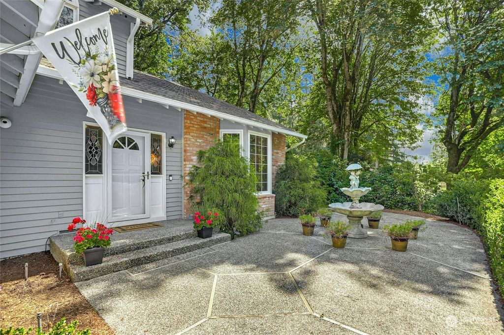 Photo of 20633 NE 66th Place, Redmond, WA 98053 (MLS # 2275738)