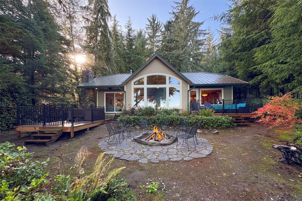 Photo of 10645 Highway 112, Sekiu, WA 98381 (MLS # 2599736)