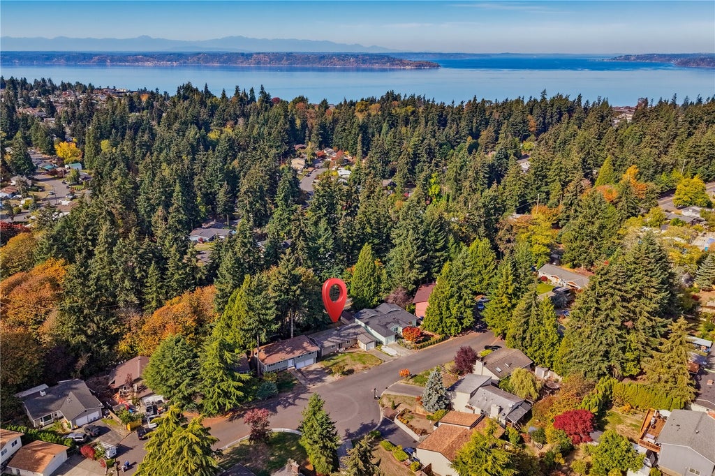 Photo of 30325 9th Avenue S, Federal Way, WA 98003 (MLS # 2595725)
