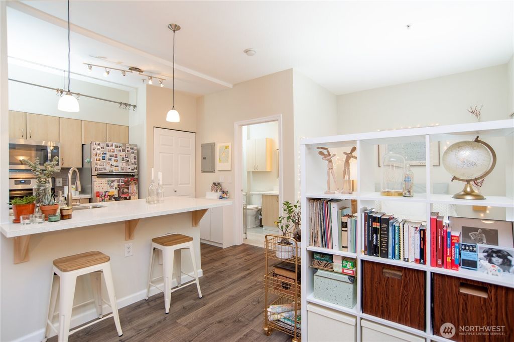 Photo of 812 5 Avenue N #102, Seattle, WA 98109 (MLS # 2525721)