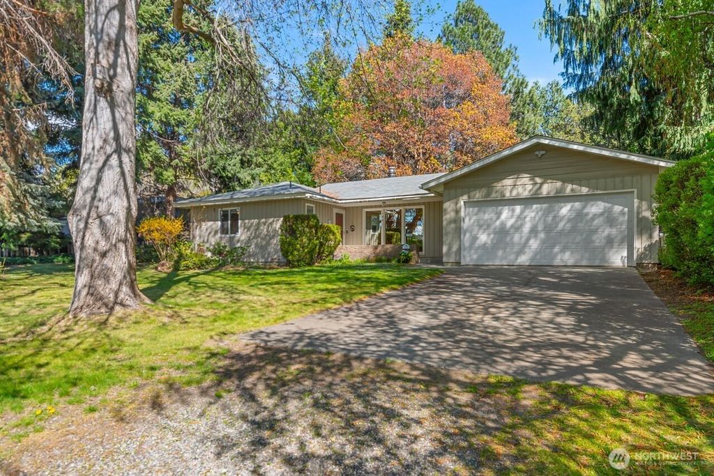 Photo of 1401 N Devon Avenue, East Wenatchee, WA 98802 (MLS # 2502664)