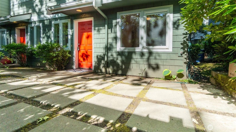 205 27th Avenue S 205