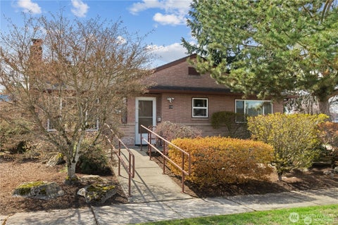 Photo of 128 14th Street SE, Auburn, WA 98002 (MLS # 2569422)