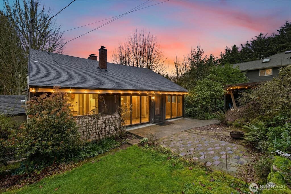 Photo of 6526 NE 198th Street, Kenmore, WA 98028 (MLS # 2560805)