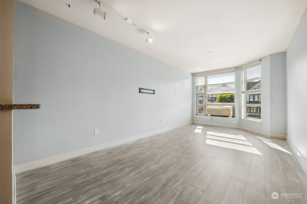 listing image 9360212724967659513