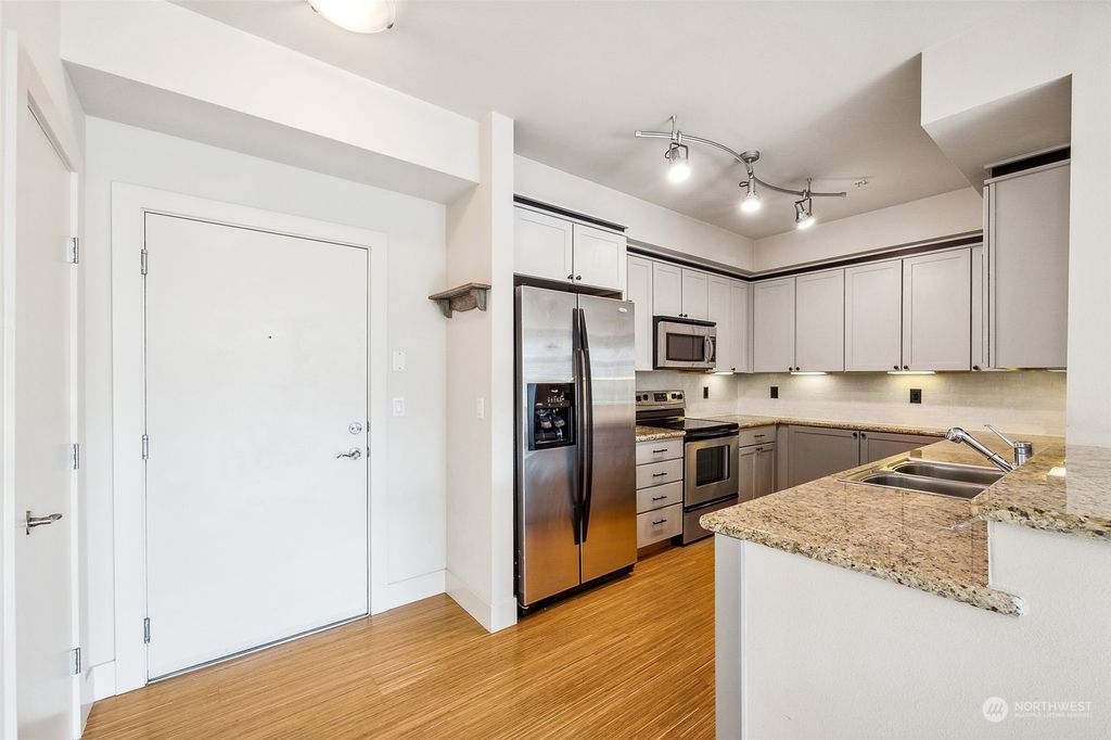 listing image 9367213087555894811