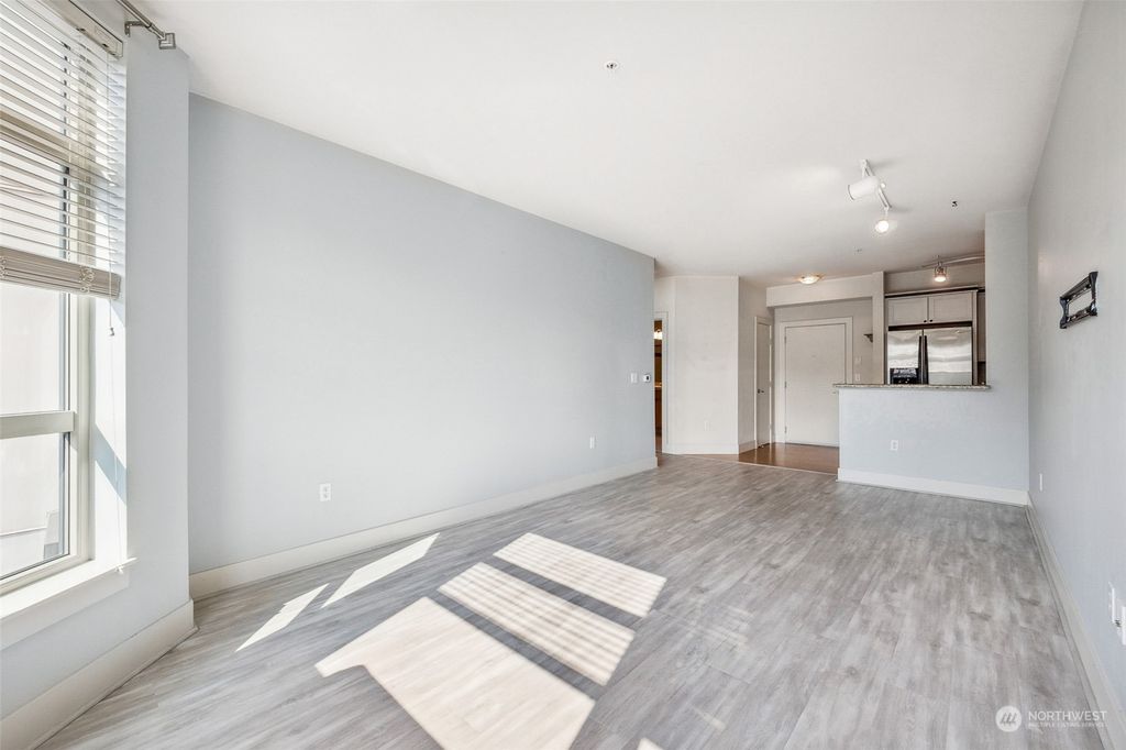listing image 9367149386399884612