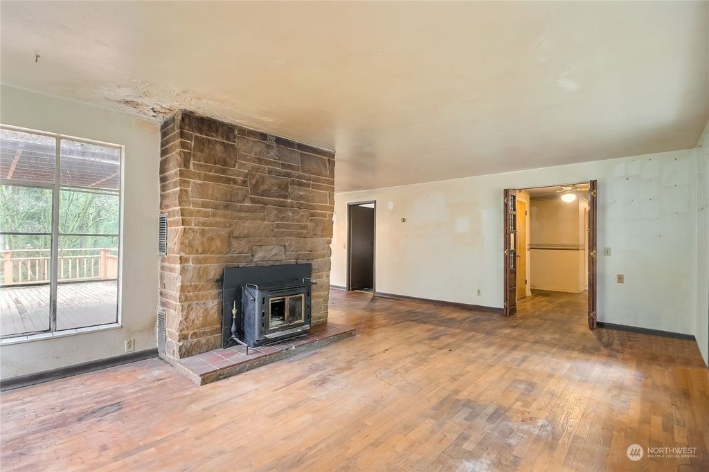 Photo of 18304 28th Avenue NE, Lake Forest Park, WA 98155 (MLS # 2206492)