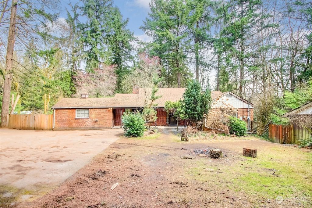 Photo of 18304 28th Avenue NE, Lake Forest Park, WA 98155 (MLS # 2206492)